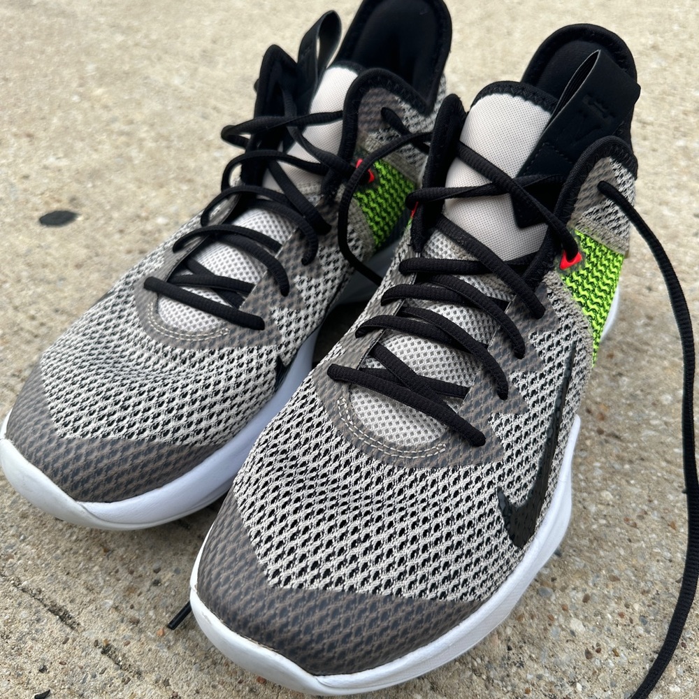 Lebron basketball shoes